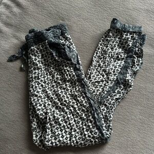 American Eagle Outfitters Black and Gray Patterned Pants